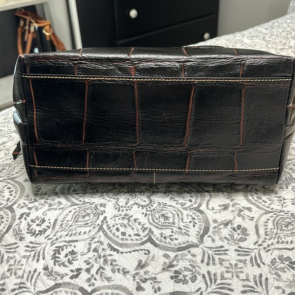 Dooney & Bourke - Picture 6 of 6